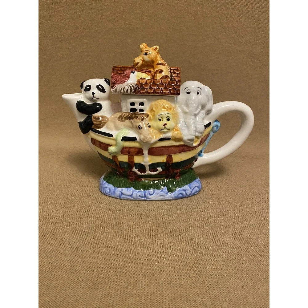 VNTG 1995 Noah's Ark Teapot New World Specialties Animal Lovers Ceramic PreOwned